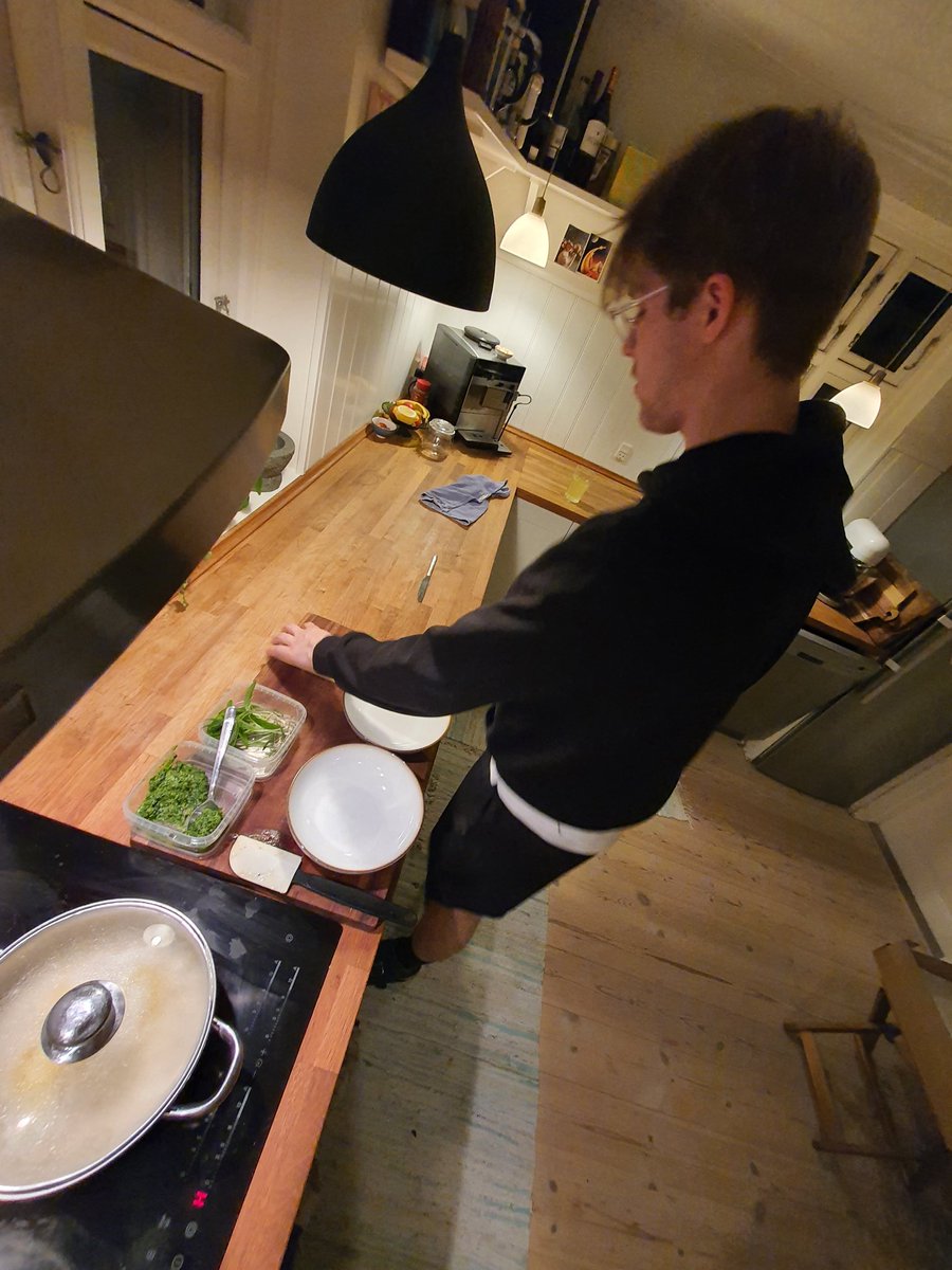 Rasmusmoeller05's tweet photo. Nat gormet risotto med broder https://t.co/kK3Vdm1udx