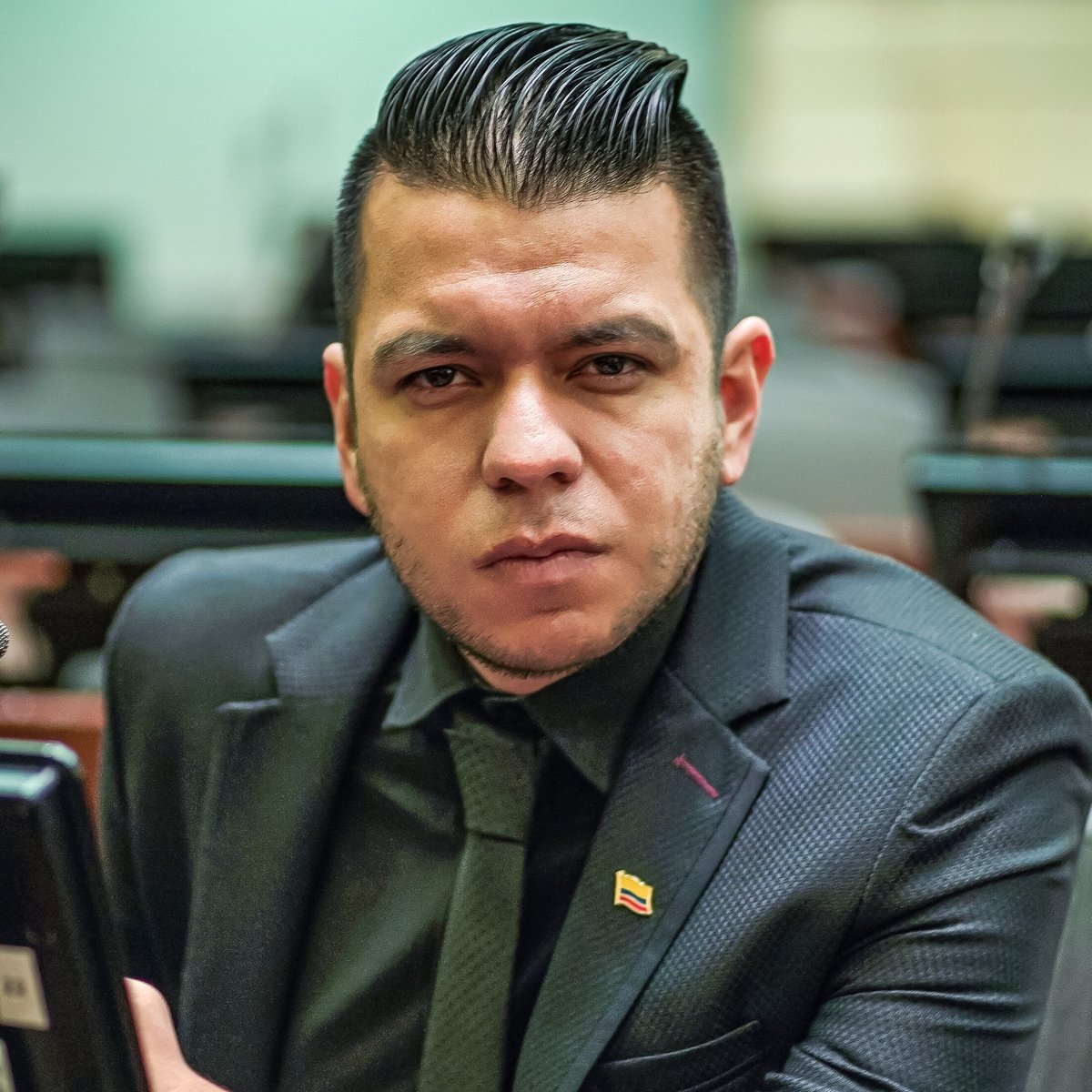 Alejoberme0's tweet photo. Exigimos a las autoridades @PoliciaColombia @UNPColombia que REFUERCE al DOBLE, la seguridad del senador del pueblo @JotaPeHernandez, y de toda su familia pues está tocando los negocios de las mafias más poderosas del país. ❤️🔄 https://t.co/5vYKd2JEHe