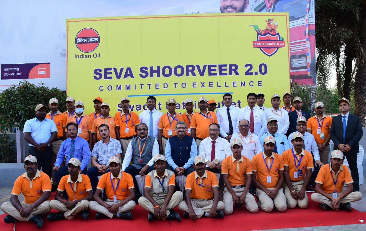 DirHR_iocl's tweet photo. Visited #IndianOil's Swagat Fuel Station in Deoghar &amp; interacted with our frontline energy warriors. Impressed with their dedication to customer service and their commitment to excellence. Urged them to prioritize transparency, Q&amp;Q, and integrity to keep delighting our patrons! https://t.co/47zmA1fJPD