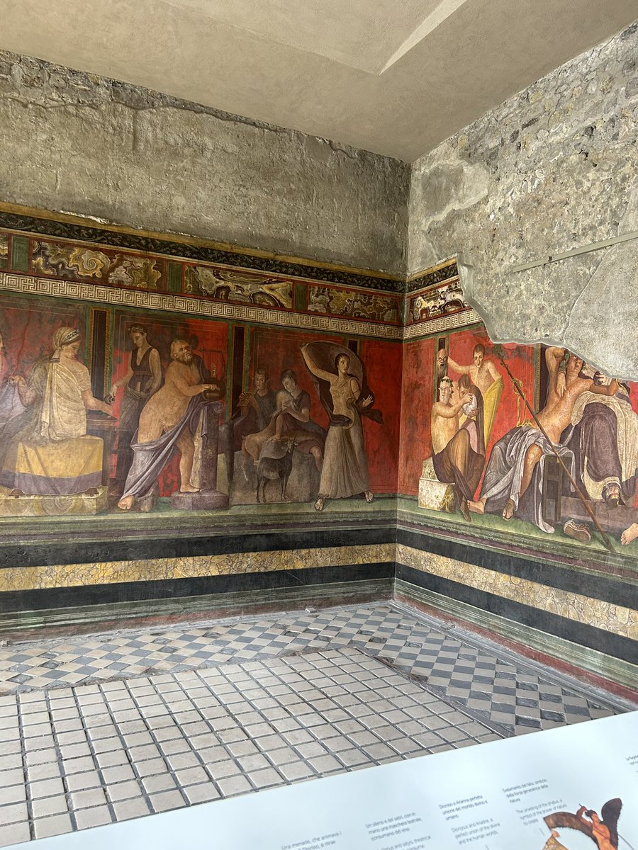 Day Four and we made it to Pompeii. Torrential downpours and mass buying of umbrellas ensued! But the sun came out, and went in, we marched round and saw so many beautiful sights! The Villa of the Mysteries and the House of the Vettii were stunning #beautysigh