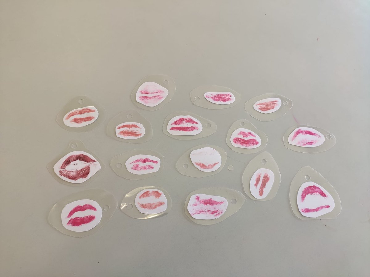CEIPJoaquinDiaz's tweet photo. Está semana en el aula de 2-3 hemos realizado experimentos con agua💧, hemos celebrado el día del beso💋 y el día del arte🎨
Nos lo hemos pasado en grande!!! https://t.co/VQJ9uhYz88