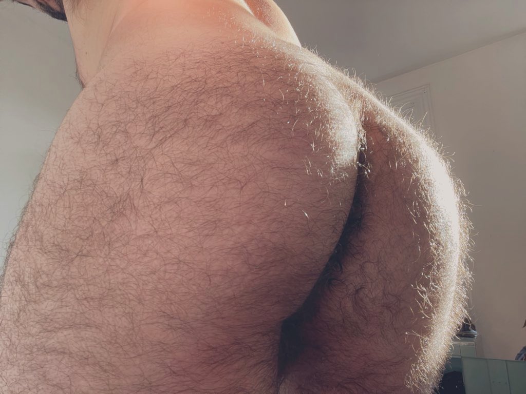 furrybuttt's tweet photo. Thick and glowing after a 10 mile hike 💦 https://t.co/kRF4lRHAN0