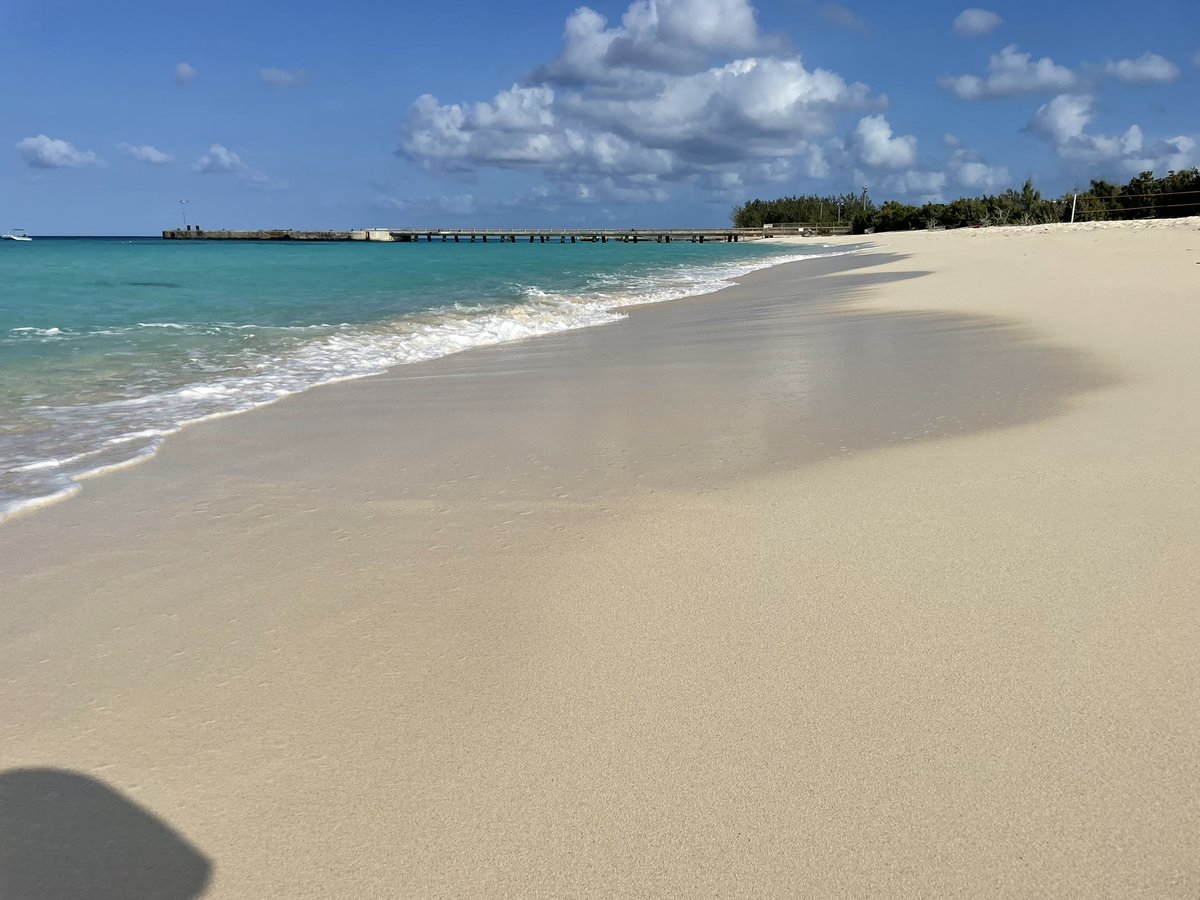 SKIMBLES's tweet photo. @sarajcox I’m a nurse listening in from work in the British territory overseas - Turks &amp; Caicos islands, West Indies 
🥰 the tunes has be the dirty dancing tune for me please (I’ve had the time of of my life) 
Turning 50 &amp; beggered off to work around the world from Rochdale! https://t.co/6EIQ5bfMDD