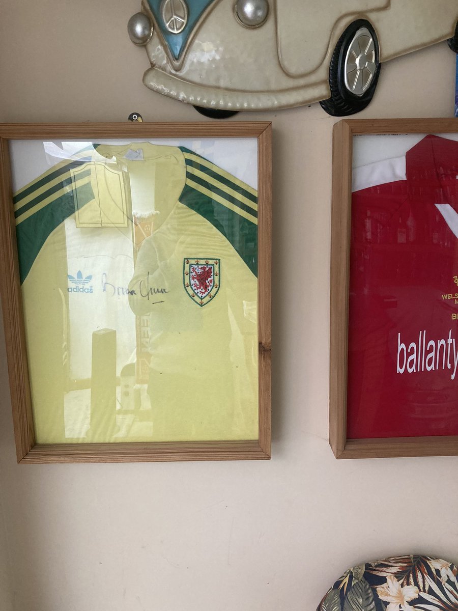 chrislath78's tweet photo. @RichLido @pth_events It’s his 1st away shirt I got don’t if that was his debut I’m sure number is 4 on it rich 👍 https://t.co/nYowDBCVJD
