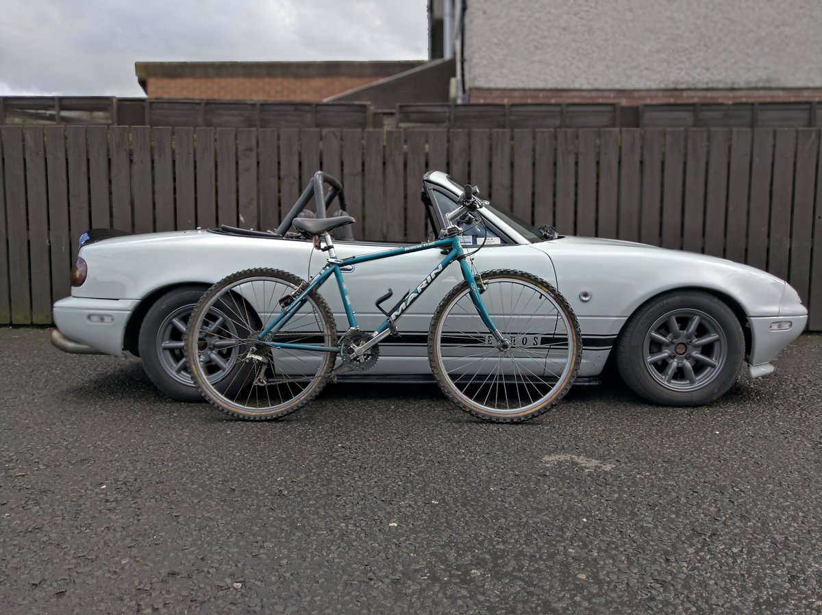 StripeyMiata's tweet image. My two classics.  61 years when you add their ages up. 

#eunos #marin