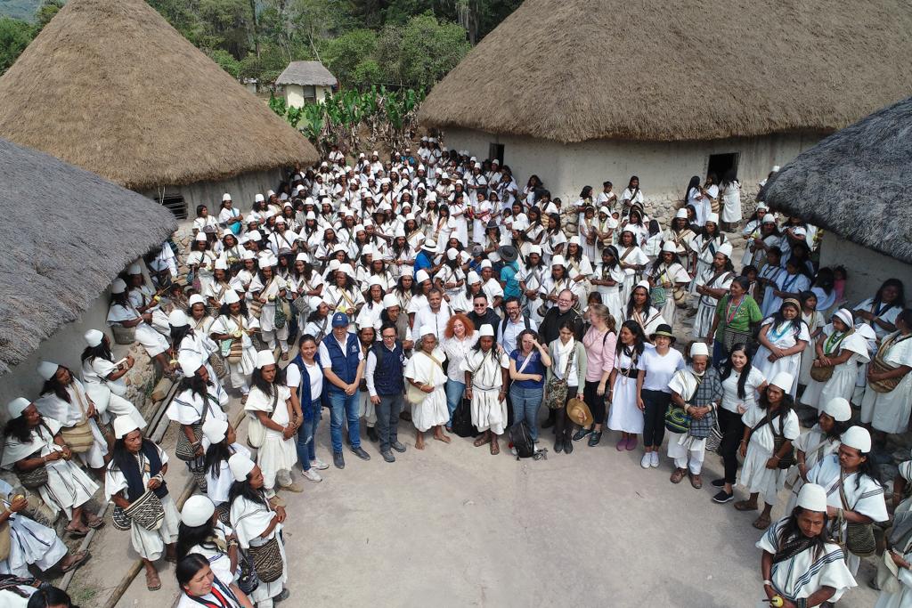 mincultura's tweet photo. @MinCultura junto a @MinInterior acompañó el Diálogo de Mamos del pueblo indígena Arhuaco, en Nabusimake, Sierra Nevada de Santa Marta. 
🧵 Hilo➡️ https://t.co/NDGrhQjg6i