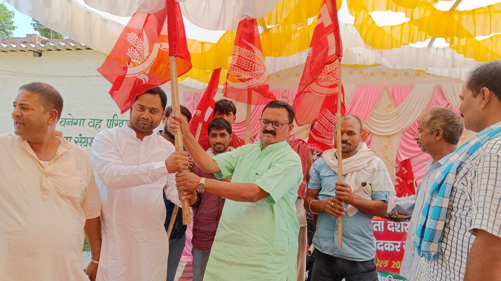suryakantMLA's tweet photo. दलितों,पिछड़ों और गरीबों के नायक,भारतीय संविधान के शिल्पकार बाबा साहब डॉ. भीमराव अंबेडकर जयंती पर अपने विधानसभा के विभिन्न कार्यक्रमों में शामिल हुआ।
शिक्षित बनो ,संगठित रहो,संघर्ष करो!

#अंबेडकर #communistpartyofindia #CPI #cpibihar #Begusarai #Bihar #suryakant_paswan https://t.co/BjflyzccHc
