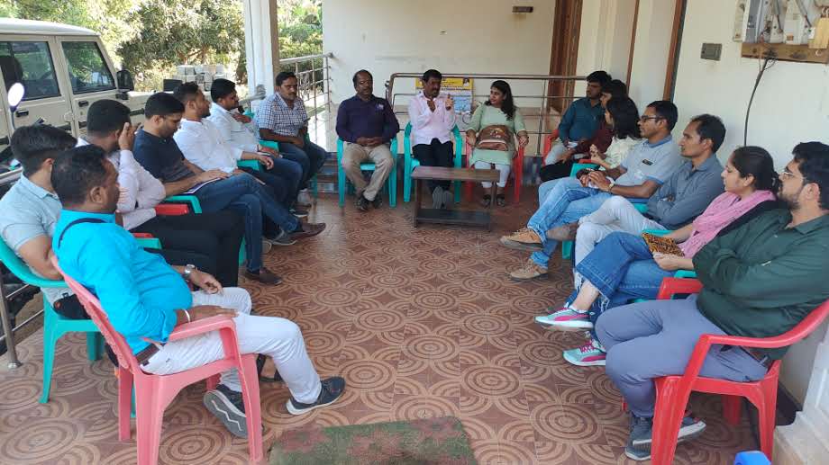 Rajkumarmssrf's tweet photo. Happy to host @BetterCotton initiative Officials, @AksharaAbhimanyu,#PallaviBhatiwith their partners organizations@ #Pudukkottai! visited #trichogramma production unit, bio input production unit facilitated @MSSRF, #mobileplantclinic.Farmers showcased their innovative initiatives https://t.co/uR4UfTFOJ1