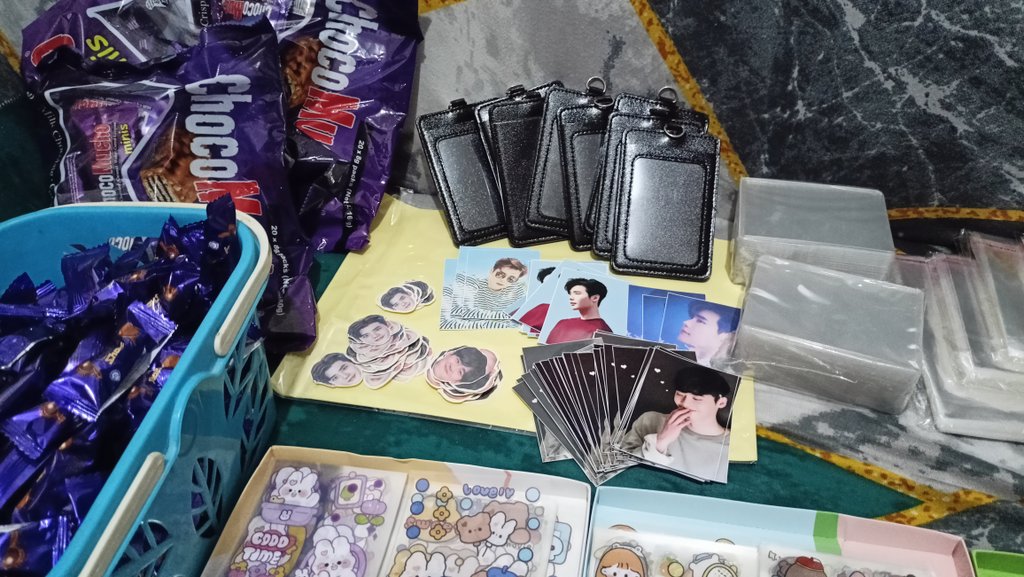 leiylor95s's tweet photo. Pack freebies with me for #LeeJongSukInManila 

RT n Comment if u want one :) https://t.co/erJp670jkG