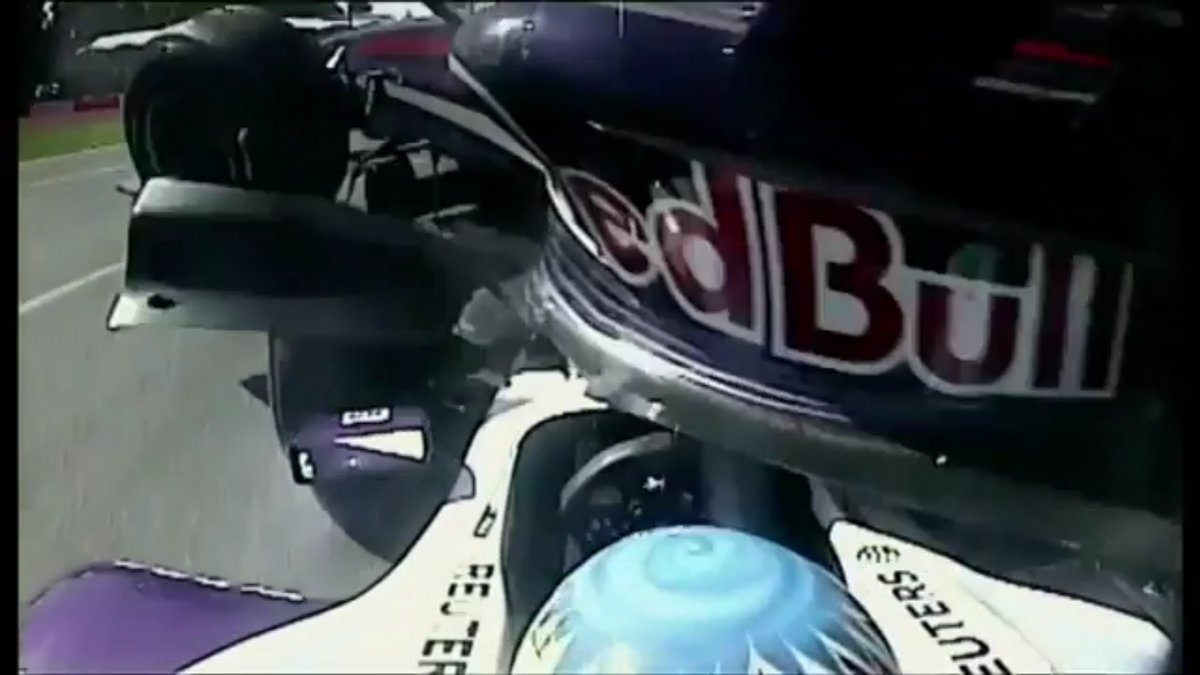 2007 AUSTRALIA David Coulthard (Red Bull) & Alexander Wurz (Williams) collide at Albert Park #F1
