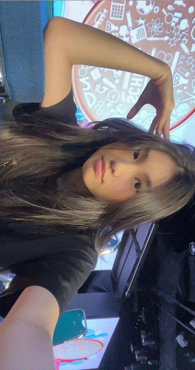 Michie_JKT48's tweet photo. thank you for the last day of school 😭❤️ seru bgt hari inii!! till next time all 🫶🏻🫶🏻 https://t.co/utKyNxl4NO