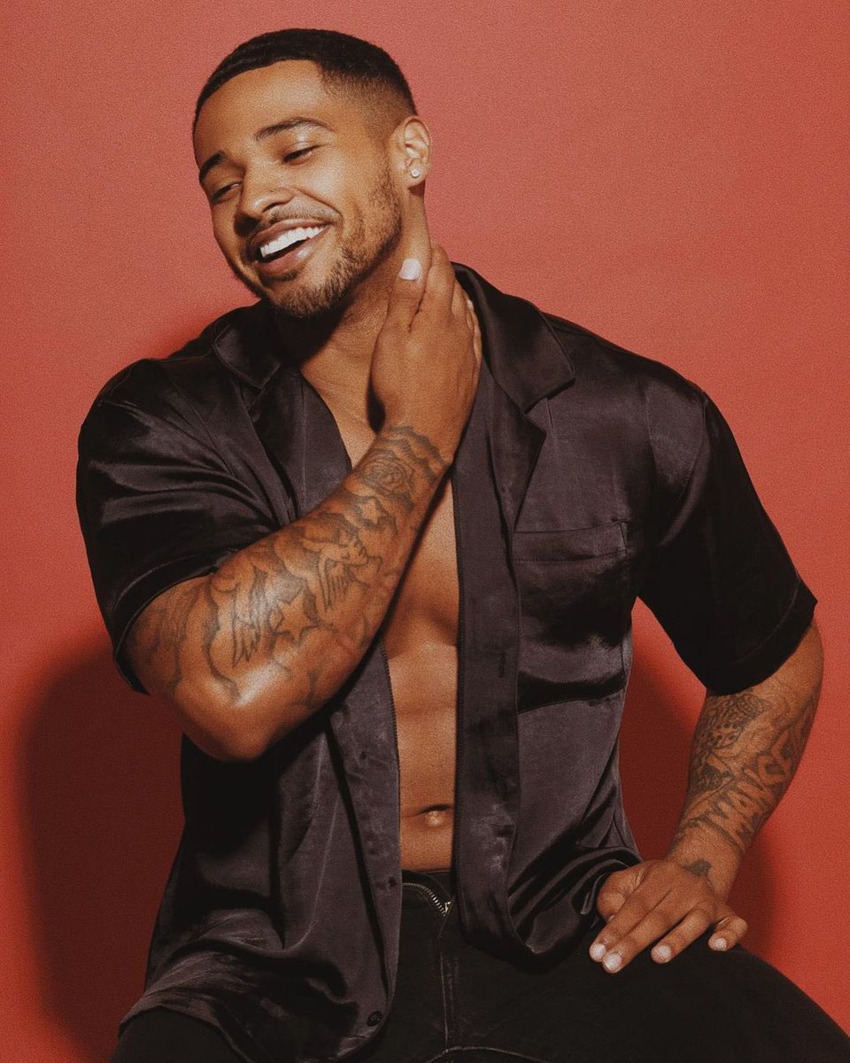 Fit Famous Males on Twitter: