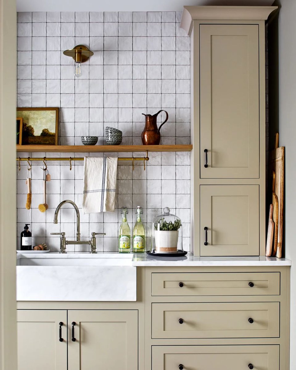 AmericanHardwds's tweet photo. Build the #kitchen of your dreams with #RealAmericanHardwood cabinetry.
Design and cabinetry by #uniquekitchensandbaths
Photo by @stacyzaringoldberg
#ukbdesignstudio #ukbcabinetry #AmericanHardwoods #cabinetry #cabinets #kitchendesign #design #interiordesign #homedesign https://t.co/M7bSNwgb64