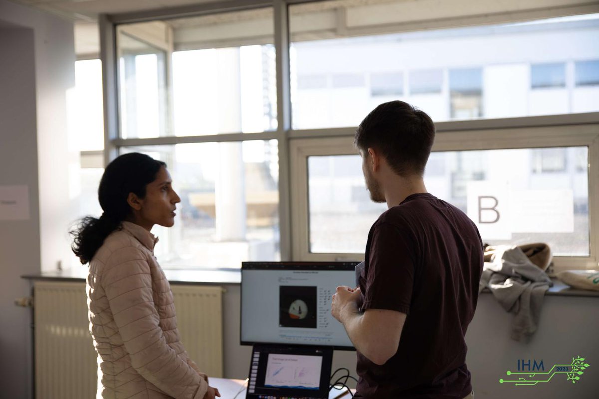 afihm's tweet image. Suite aux premières présentations, la journée du Mardi 04 Avril s&apos;est terminé par la nuit des démos et la présentation des posters des travaux en cours. Ce fut aussi l&apos;occasion pour les participant.e.s de déguster des champagnes de la région (avec modération bien entendu).