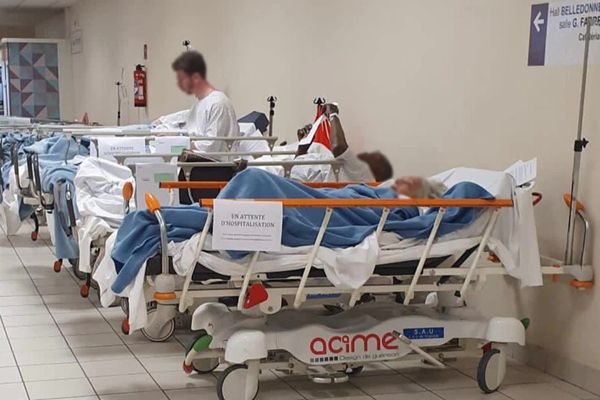 f3Alpes's tweet image. Grève aux urgences du CHU de Grenoble : des patients pris en charge dans le hall de l'hôpital pour dénoncer une situation "apocalyptique"

france3-regions.francetvinfo.fr/auvergne-rhone…