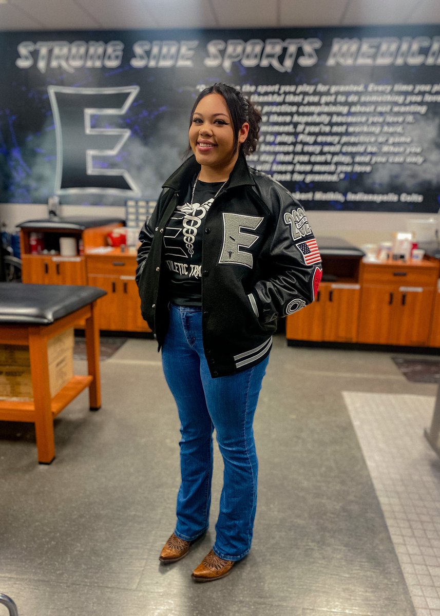 Our very own Larisa has earned her spot in the Letterman Jacket Club! ⚕️

Take a look at that NEW emblem! 👀