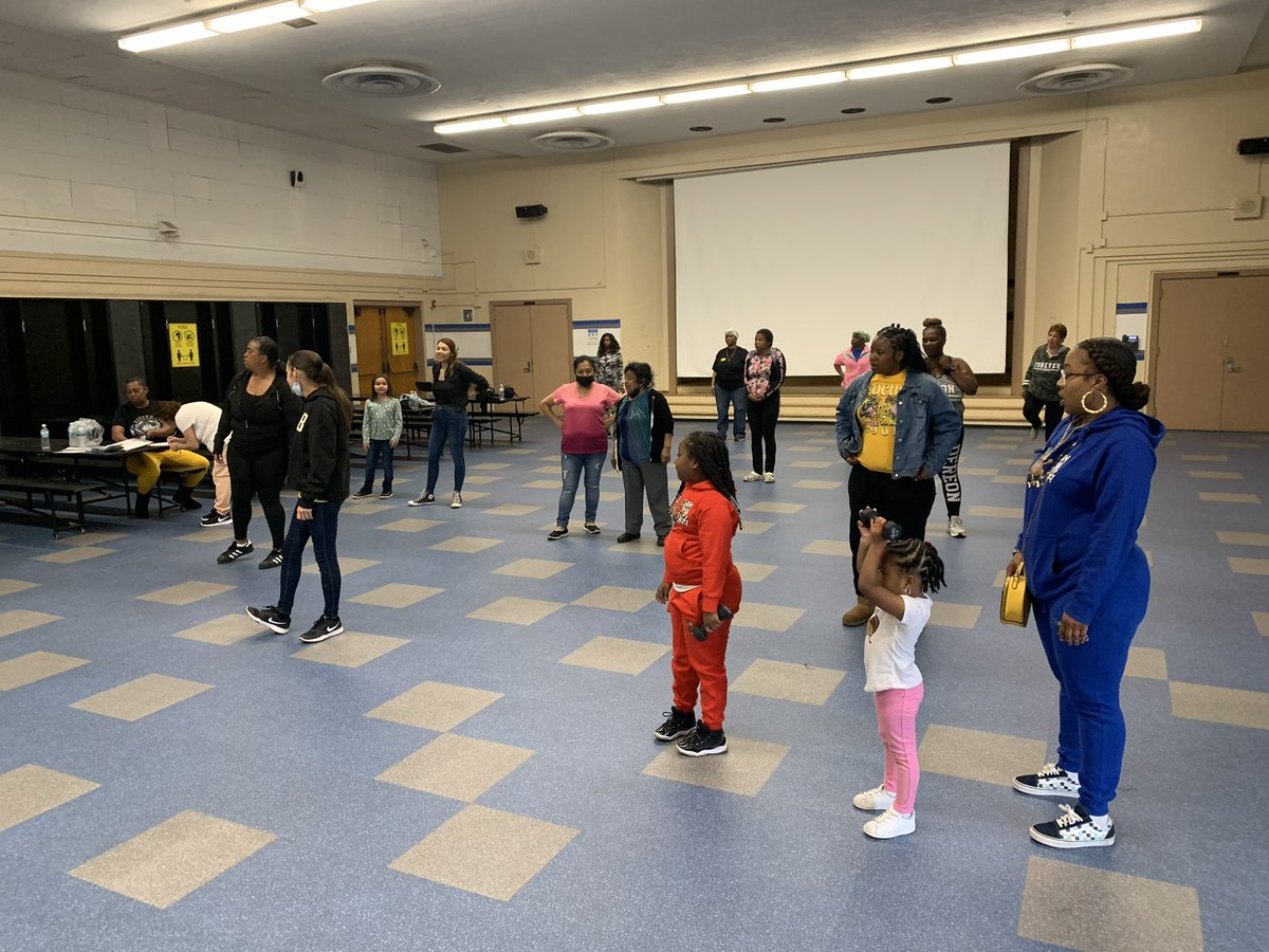 sistersofwatts's tweet photo. @sistersofwatts parents stay fit program in partnership with Markham, a School in #watts . #Sistersofwatts . #Wedifferent #weinourcommunity https://t.co/9vwl3fa48R