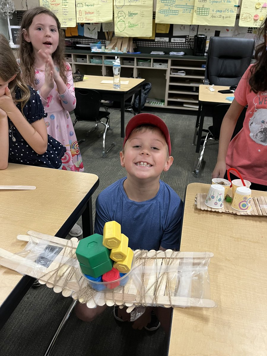 HugsthatHeal's tweet photo. Bridge test day was a success in GT! Our top three winners bridges held 7lbs 14oz, 7lbs 3oz and 6lbs 12oz!! Not bad for second graders!!! Way to go kiddos!!!  #tesbulldogs #GTFriday #lovemyjob #wisdgreatness https://t.co/k2FB55q11d