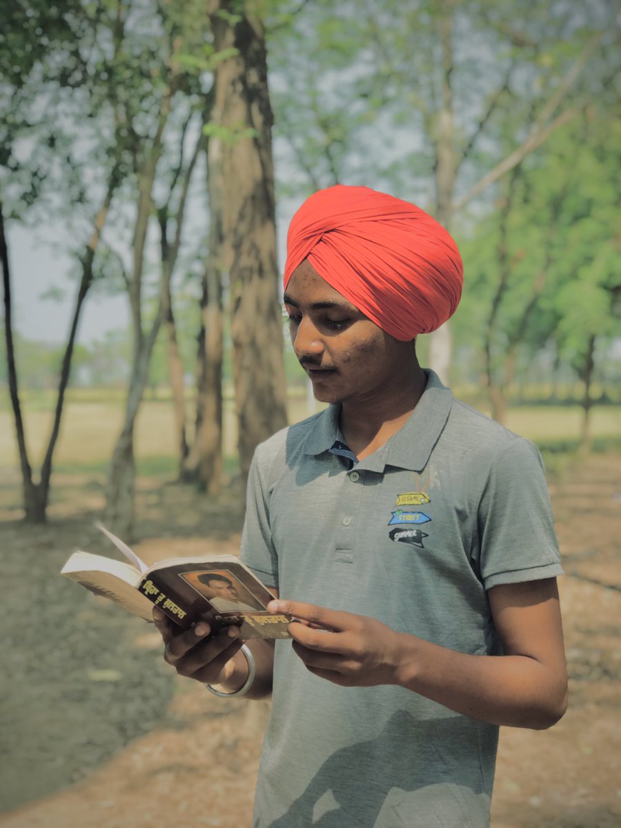 Avvi_x1's tweet photo. ਸ਼ਿਵ ਪੜ੍ਹ 📚 ਲੈਨਾਂ , ਦੇਬੀ  ਸੁਣ ਲੈਨਾਂ ।.
.
#jindgi #debi #Alone https://t.co/8xSGDp6cb7