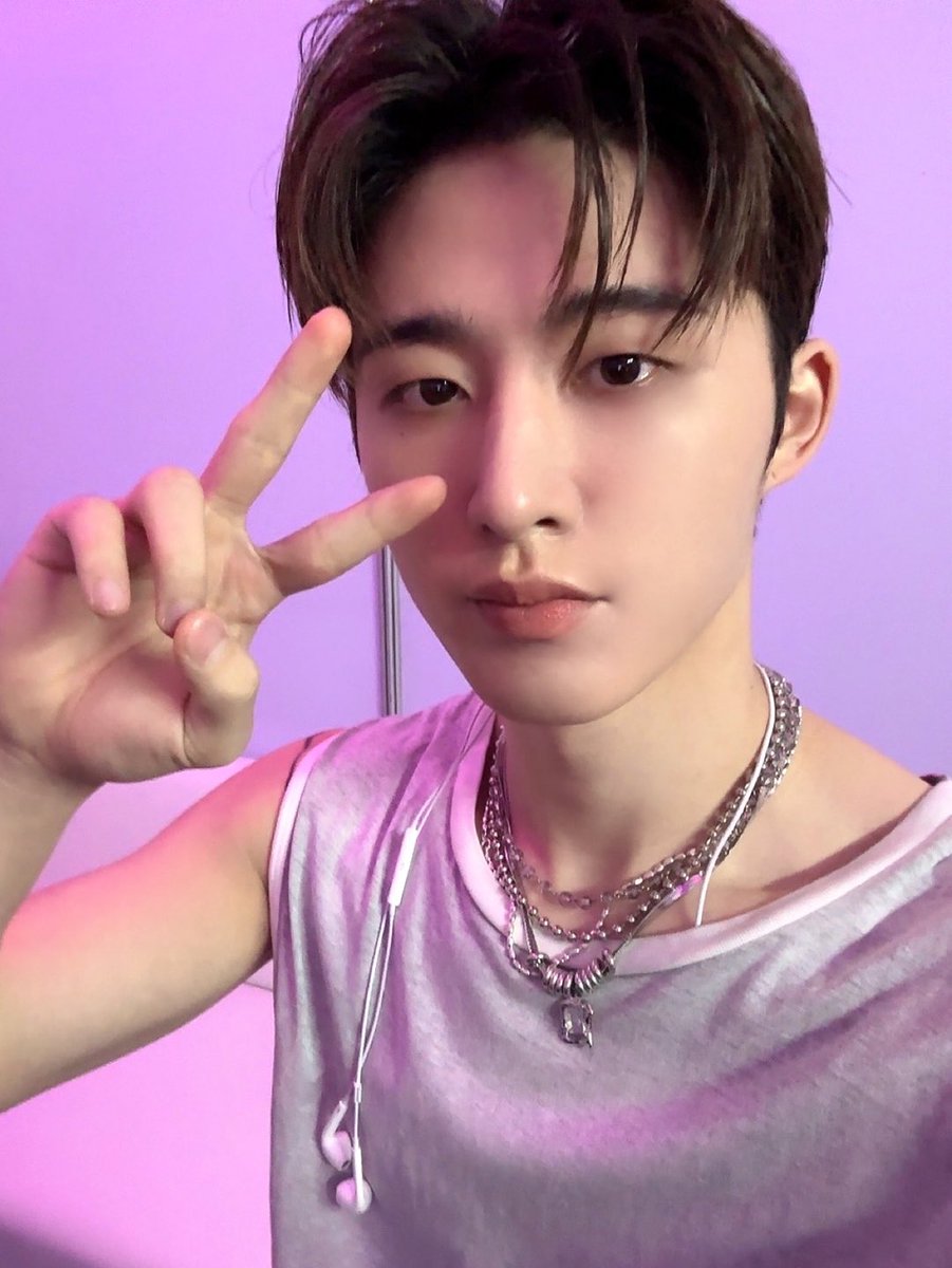 B.I Official tweet media