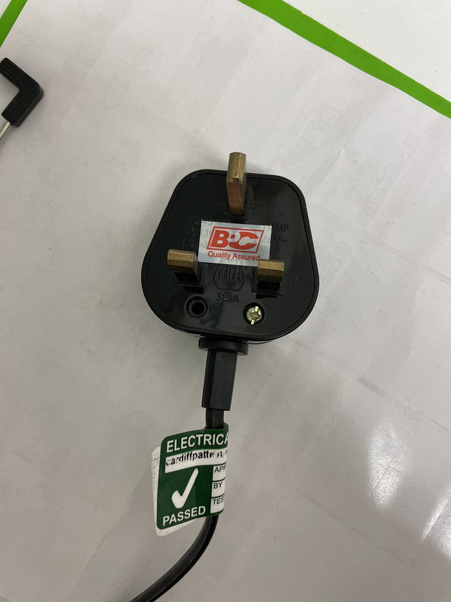 CardiffPATLtd's tweet image. It’s PlayOff weekend!
Good luck @cardiffdevils 😈
And it’s Friday 🥳

That means it’s time for #FailOfTheWeek
This week it’s this beauty, straight away our qualified engineer spotted there is a screw missing &amp;amp; the plug has never opened
Turns out there’s no cord grip in the plug