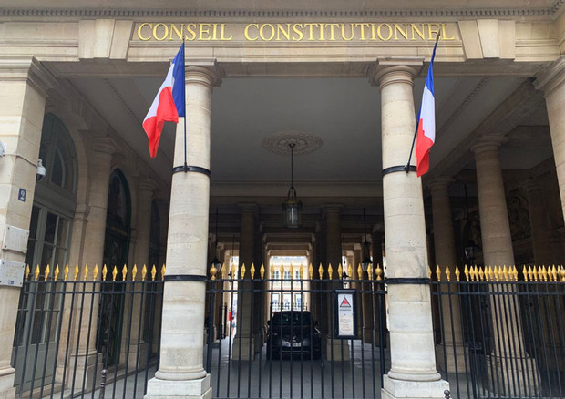TgLa7's tweet photo. 🔴🔴#Francia: il consiglio costituzionale #approva gli elementi chiave della #rifornaPensioni voluta da @EmmanuelMacron 🔴🔴 https://t.co/o1FhD1tdgM