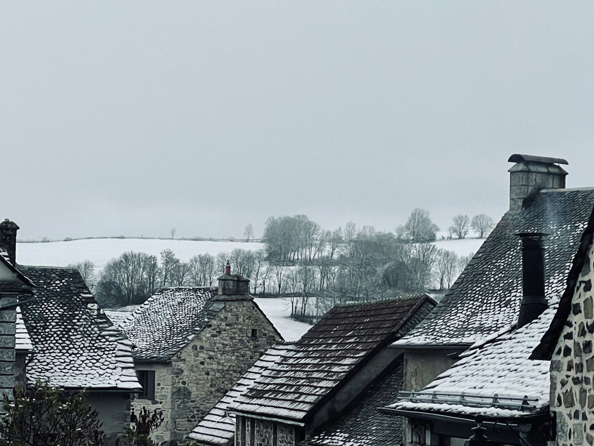 flepalec's tweet photo. White morning at #cassuejouls in #aveyron today. https://t.co/ekvpTCsbnM