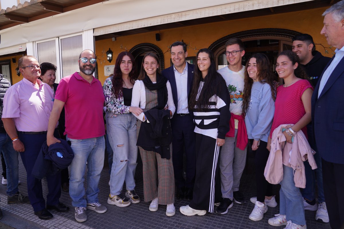 JuanMa_Moreno's tweet photo. Palos de la Frontera es referencia de hacer las cosas bien. Tiene un alcalde comprometido con sus vecinos, que atrae inversiones y se deja la piel por el municipio.

Carmelo Romero lidera un proyecto que funciona y es garantía de estabilidad.

¡Gracias por el cariño!
#EntreTodos https://t.co/R5eNicj45e