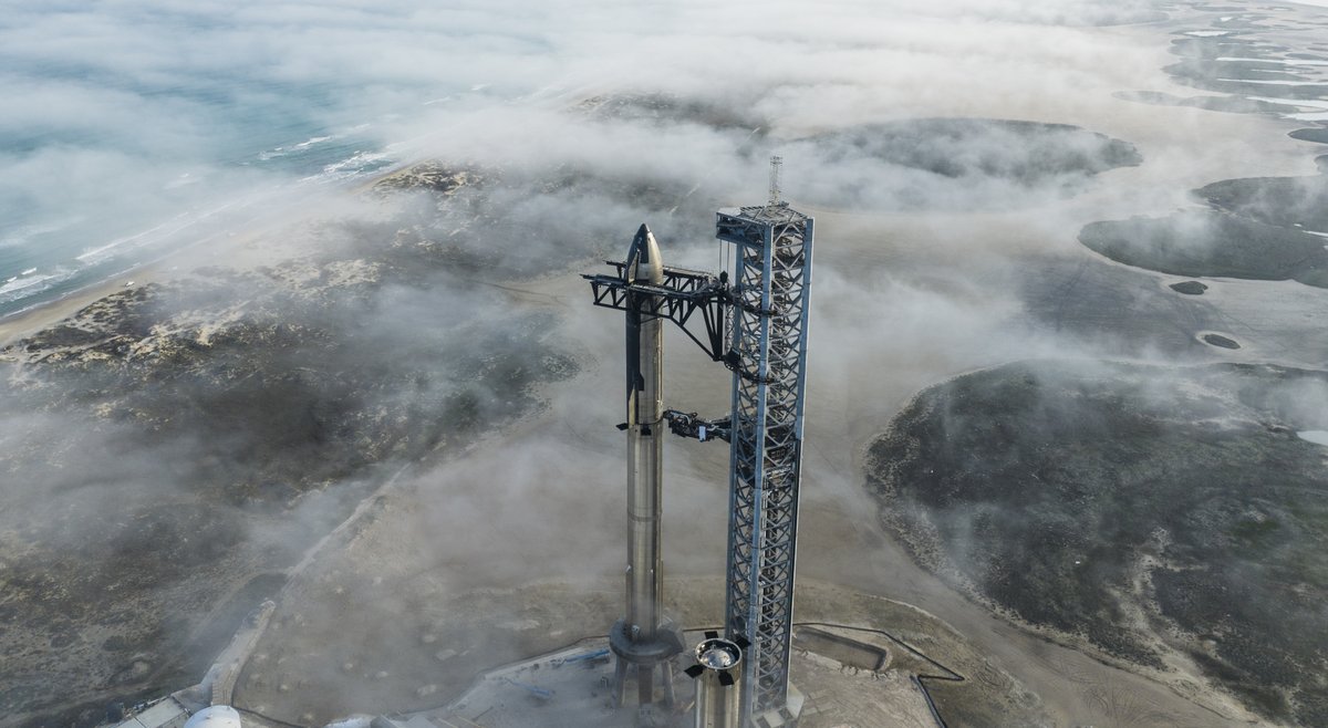 SawyerMerritt's tweet photo. BREAKING: The FAA has officially approved @SpaceX’s Starship rocket for its first ever orbital launch!

LET’S LIGHT THIS CANDLE!!!🔥🔥🚀🚀 https://t.co/rJhZ9T7wNQ