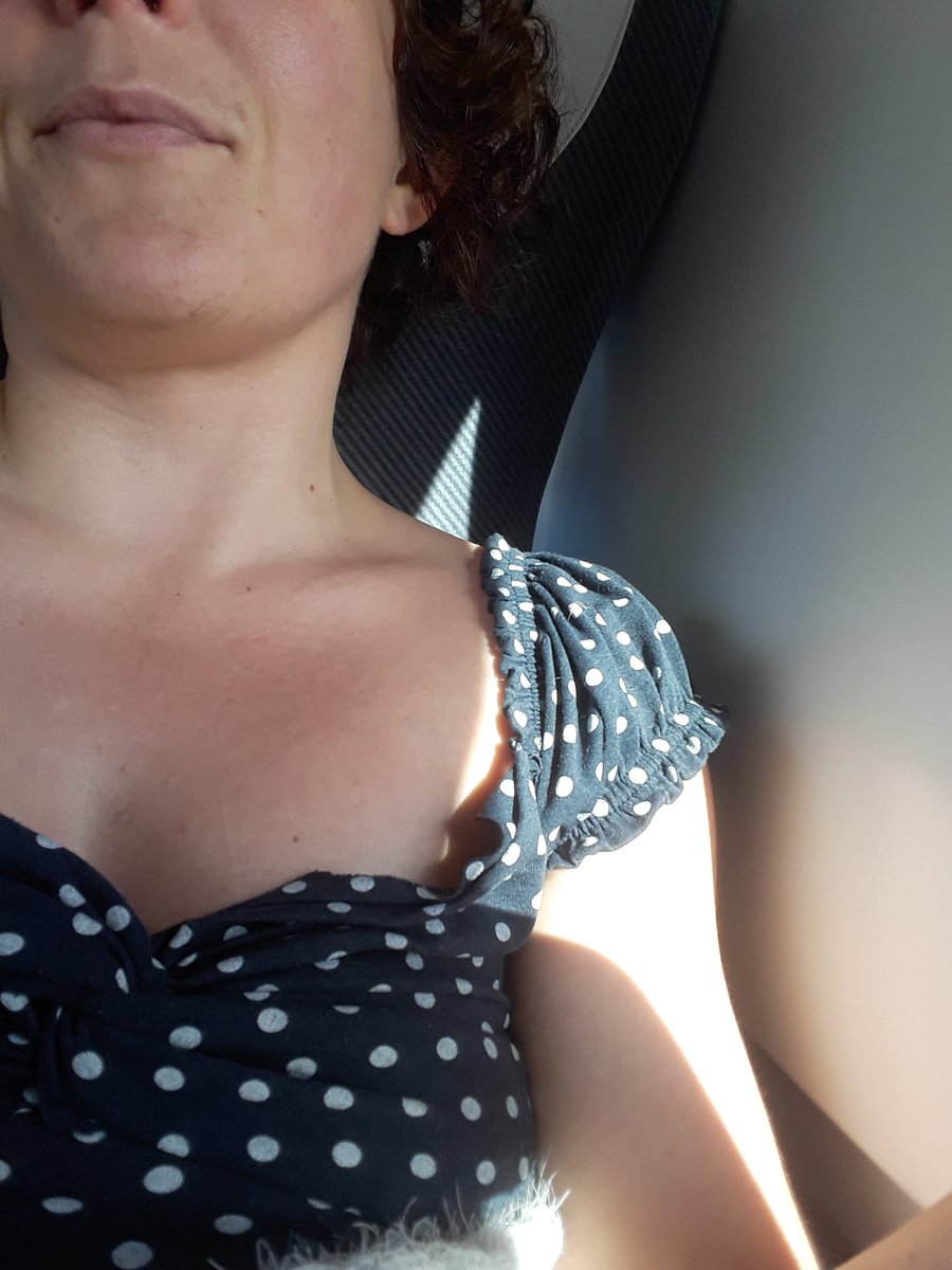 LibNoa's tweet photo. Et un bon WE,
Ici ça bosse encore demain mais dans un spot à la playa
☺️😎
#clavicule #inthetrain https://t.co/RXEjyTDDYb