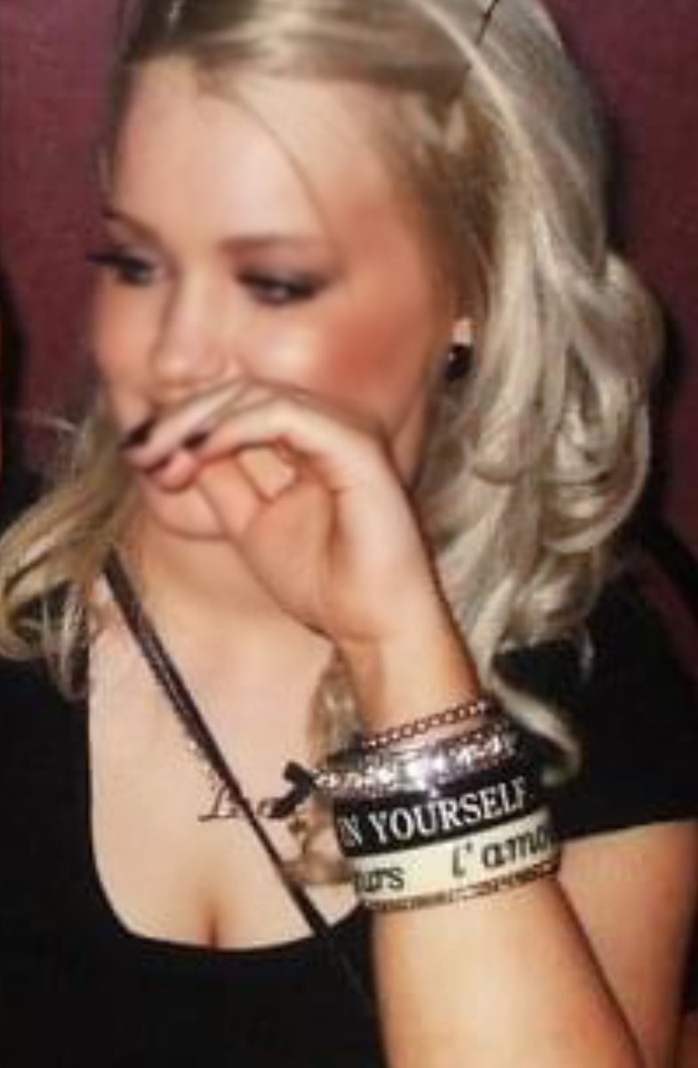 _mariekx's tweet photo. Excuse the AWFUL photo of me from 13 years ago but @PixieLott do you remember having these bangles? I literally only bought them because you had them and I wanted to be you 😅💖 #AskPixie https://t.co/S9nFJIfPor