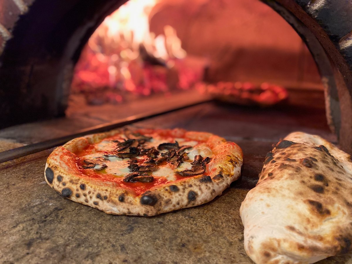 The weekend's here! 👌 Order your Friday night pizza from @ProovePizza with citygrab! 🍕😋 Download our app here to view their menu: smarturl.it/ouwaky #lovelocal