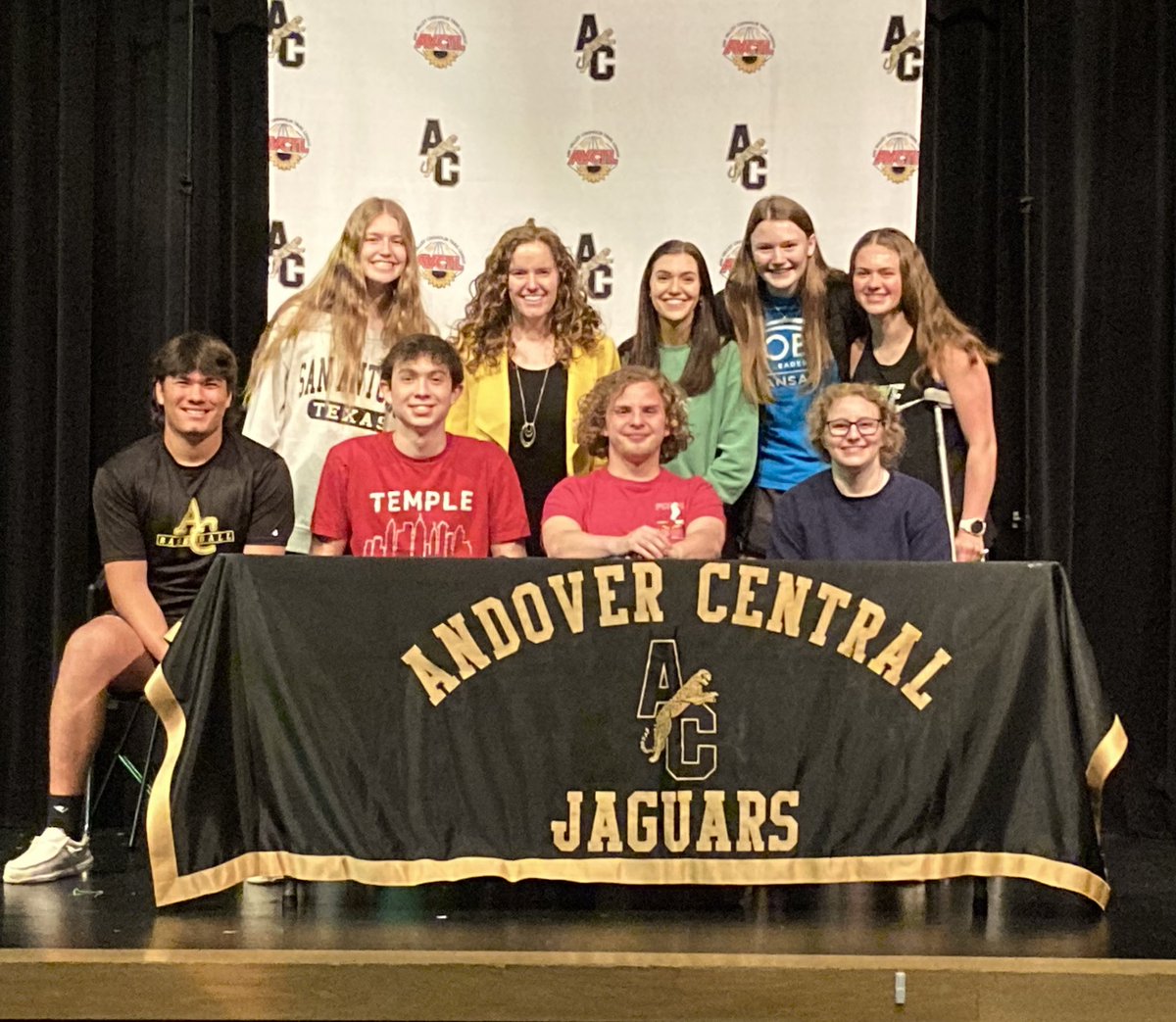 andvrcntrlchrs's tweet photo. From soccer senior night to college signing, we are so PROUD of our #12 @ACJaguarSoccer singing Sr. Michael Olivarez who is going on equal top music 🎵 &amp; soccer ⚽️ scholarships to @FriendsU Congrats Mikey!!!! #signingday #scholarship #involved https://t.co/dAnvkEUYr2