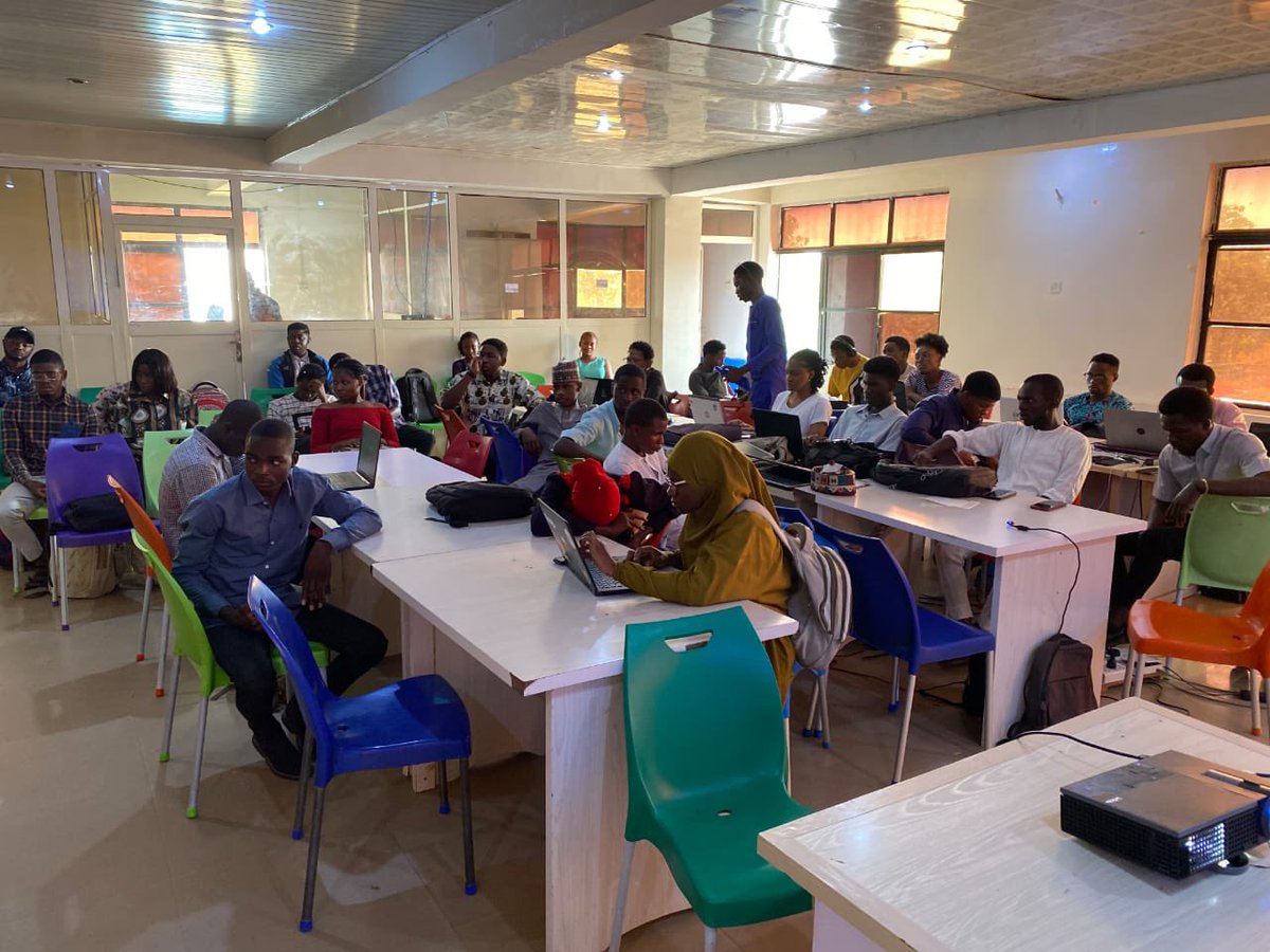 nHubNG's tweet photo. Who’s excited, It's Pitch Friday.
Here at NHUB we're thrilled to hear from some amazing talent and most innovative minds in the business lined  up for a pitch.

The energy is high and the ideas are flowing at, can't wait to see what's in store and which group that goes home with https://t.co/1Dpn8cNJGf