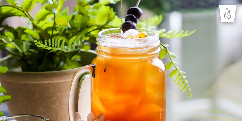 RedstoneGrill's tweet photo. If spring was a drink, you'd be looking at it. 🌼
🍑 Re-introducing the Peachy Keen—a non-alcoholic Redstone classic. Made with house-brewed iced tea, honey simple syrup, and peach purée.
#RedstoneGrill #springdrink #nonalcoholic #NAcocktail #mocktail #icedtea #peach https://t.co/hakjjO0Fwu
