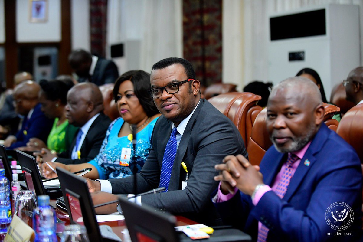 Presidence_RDC's tweet image. #RDC 14.04.2023|#CitéUA
Le Chef de l’État, Félix Antoine Tshisekedi Tshilombo préside, en présentiel, ce vendredi, à la Cité de l’UA, la quatre-vingt-quatorzième réunion du Conseil des Ministres.