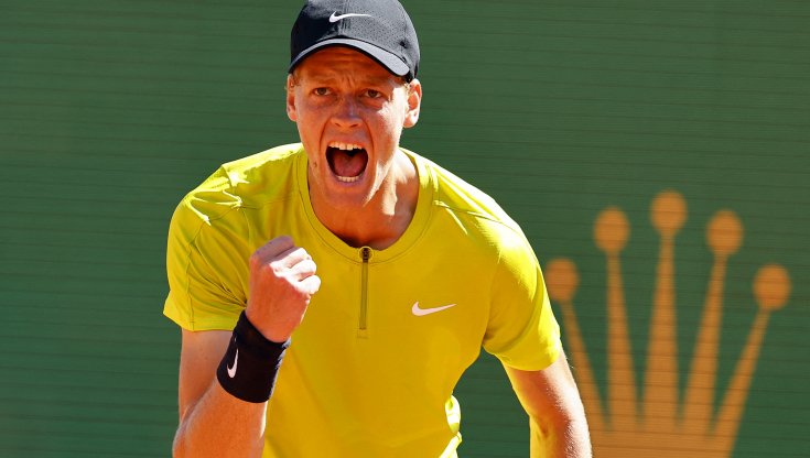 SINNER vola in semifinale Montecarlo. Battendo Musetti 62 62. 
4^ SEMIFINALE 1000 in carriera.
3^ semifinale 1000 consecutiva.
E' l'unico tennista in stagione ad aver raggiunto le semi in tutti i 1000 giocati. E numero 3 nella Race sempre più in ghiaccio