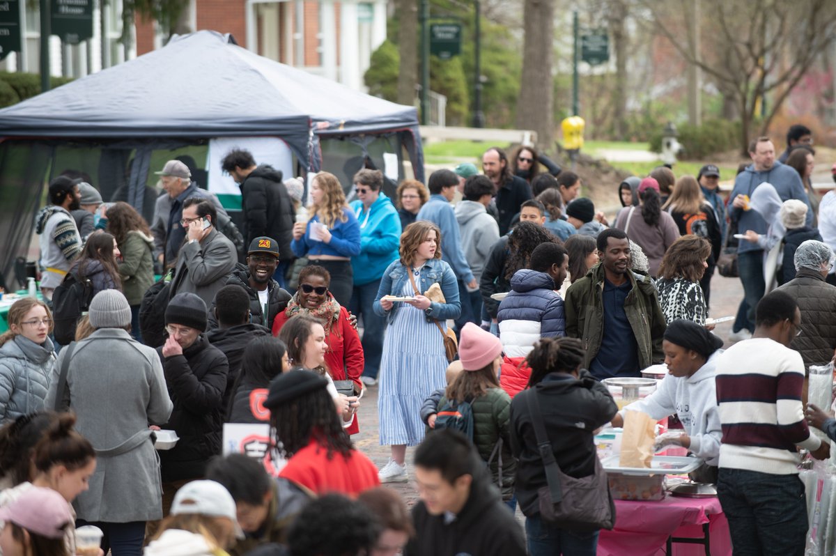 ohiou's tweet photo. One campus with many cultures. 🌎

Each year the International Street Fair celebrates our global diversity on the streets of Uptown @AthensOhio.

Thank you to all who attended. See you next year! 💚

#ForeverOHIO https://t.co/QaZkLIYrKu