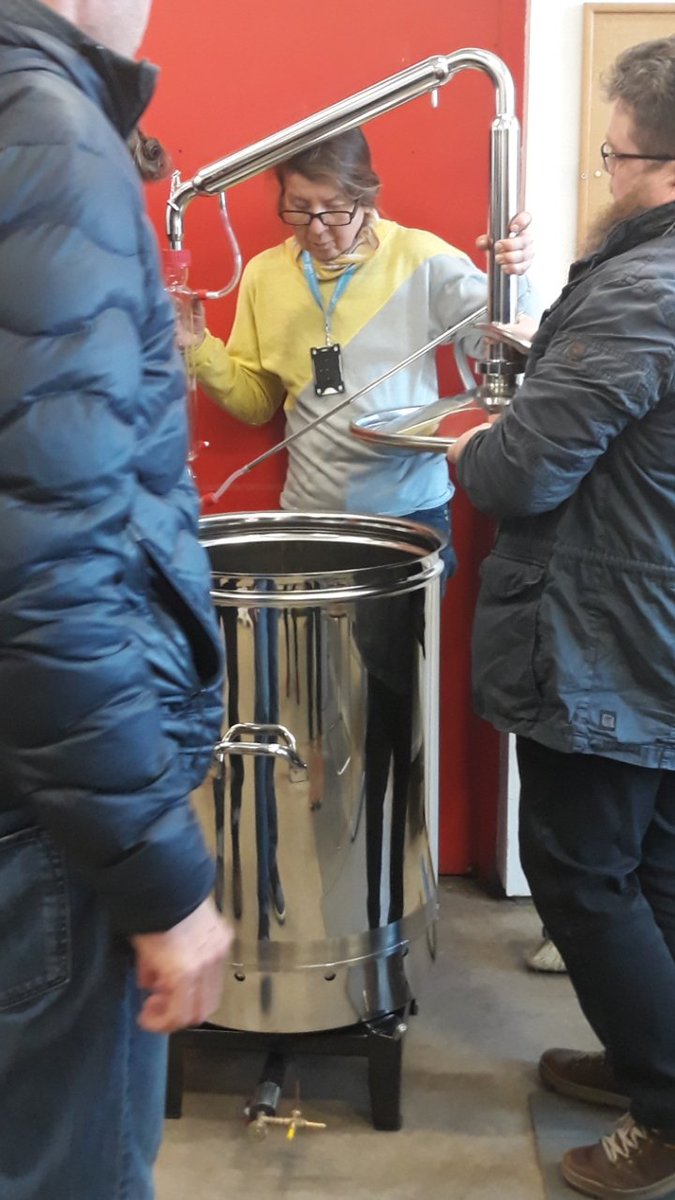 MarjoKeskitalo's tweet photo. #Bio_Osake -hankkeen työpajassa @LukeFinland esitteli viljelijöille maatilalle soveltyvia jatkojalostusmenetelmiä. Liian usein viljelijöiden kyvykkyys unohdetaan, kun mietitään pellon raaka-aineiden tai sivutuotteiden arvon lisäämistä  jatkojalostamalla. https://t.co/F883zcCjXz