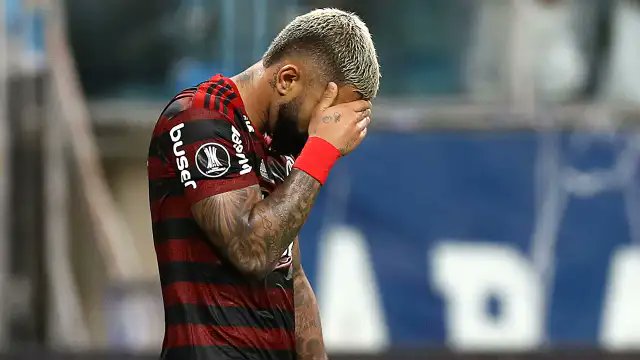 liberta___depre's tweet photo. Clubes da Série A com mais derrotas em 2023:

1° Flamengo (08 derrotas)
2° Bahia e Fortaleza (06 derrotas)
3° Cruzeiro e RB Bragantino (05 derrotas)
4° Botafogo, Fluminense, Santos e Vasco (04 derrotas)
5° Corinthians, Goiás e São Paulo (03 derrotas)
6° América-MG, Atlético-MG, Coritiba, Cuiabá, Palmeiras (02 derrotas)
7° Athletico-PR, Grêmio, Internacional (01 derrota).

📷: ( Getty Imagens)