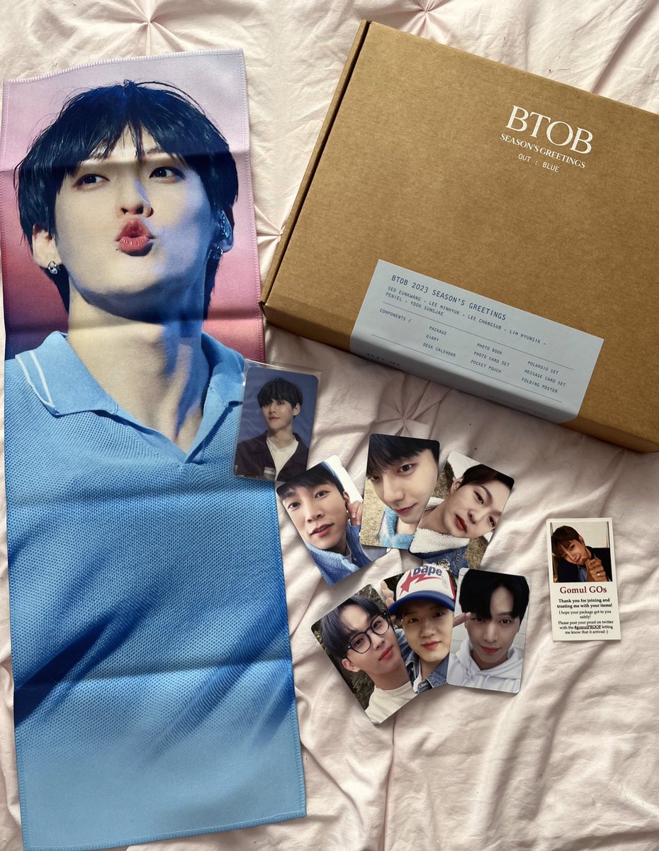mermeido's tweet photo. my btob sg and minhyuk slogan arrived!! minhyuk is so cute. thank you sm for the GOs @gomulgos 💖 #gomulproof https://t.co/3T1dkPRbYJ
