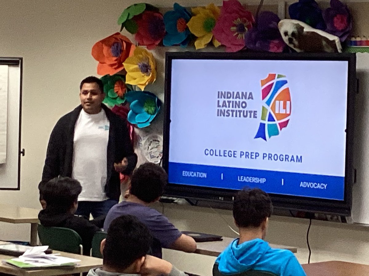AnaVerduzco20's tweet photo. Thank you Sr. Lucas Norrington for guiding our Eggers MS multilingual students on how they can make educated decisions on their future and be ready for college and career. #schk12.in.us ⁦@SCHK12⁩ ⁦@IndianaLatino⁩ https://t.co/SIXs1ErjHQ