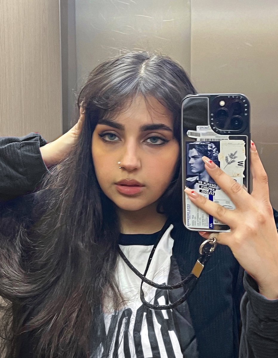 etmoonsari's tweet image. بابا.                                 دختر بابا.