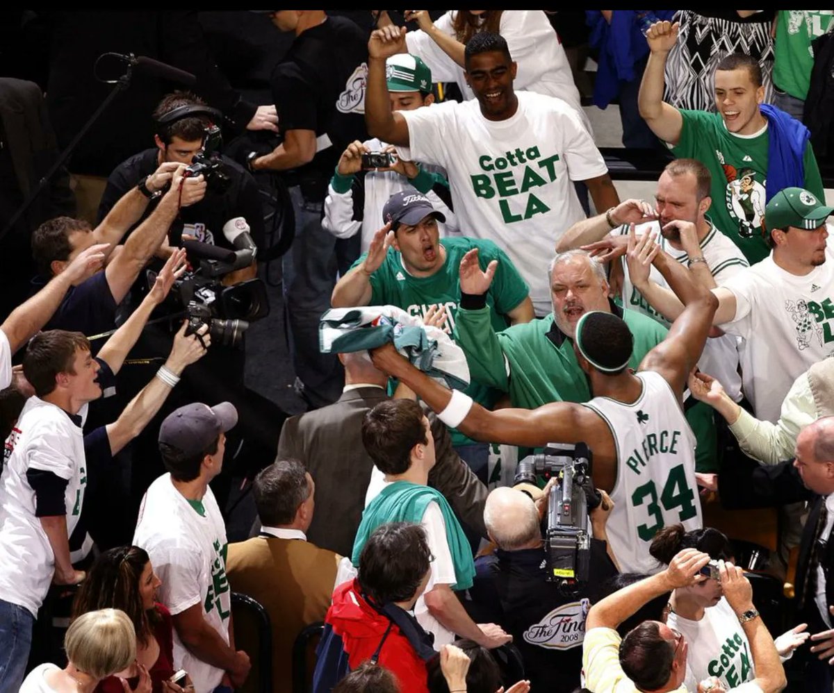 TheDunkCentral's tweet image. Paul Pierce claps back at the people that says he pooped his pants

“Only sh!tting I did was on the Lakers” 

(Via @IAMATHLETEpod )