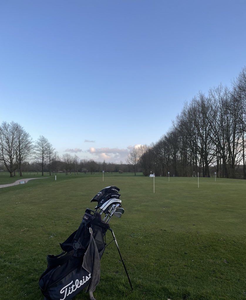 Graag golfen tegen een gereduceerd tarief? Morgen 15 april heeft Golfclub Holthuizen Roden een open dag met een speciale actie waarbij je 3 green fees koopt voor de prijs van 2! ⛳️
 
Je kunt ze alleen persoonlijk afhalen en maximaal 3 sets pp/per baan kopen.