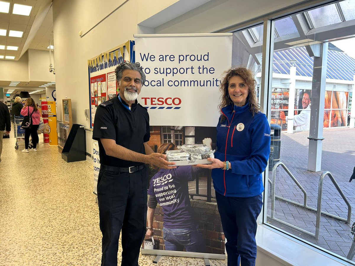 bedscohesion's tweet photo. Thank you to Tesco who have today supplied us with Dates for our local community to help break fast during the Holy month of Ramadan
#TescoCommunity
#CommunityPolicing
#BedfordCommunity https://t.co/XE5c60iCel
