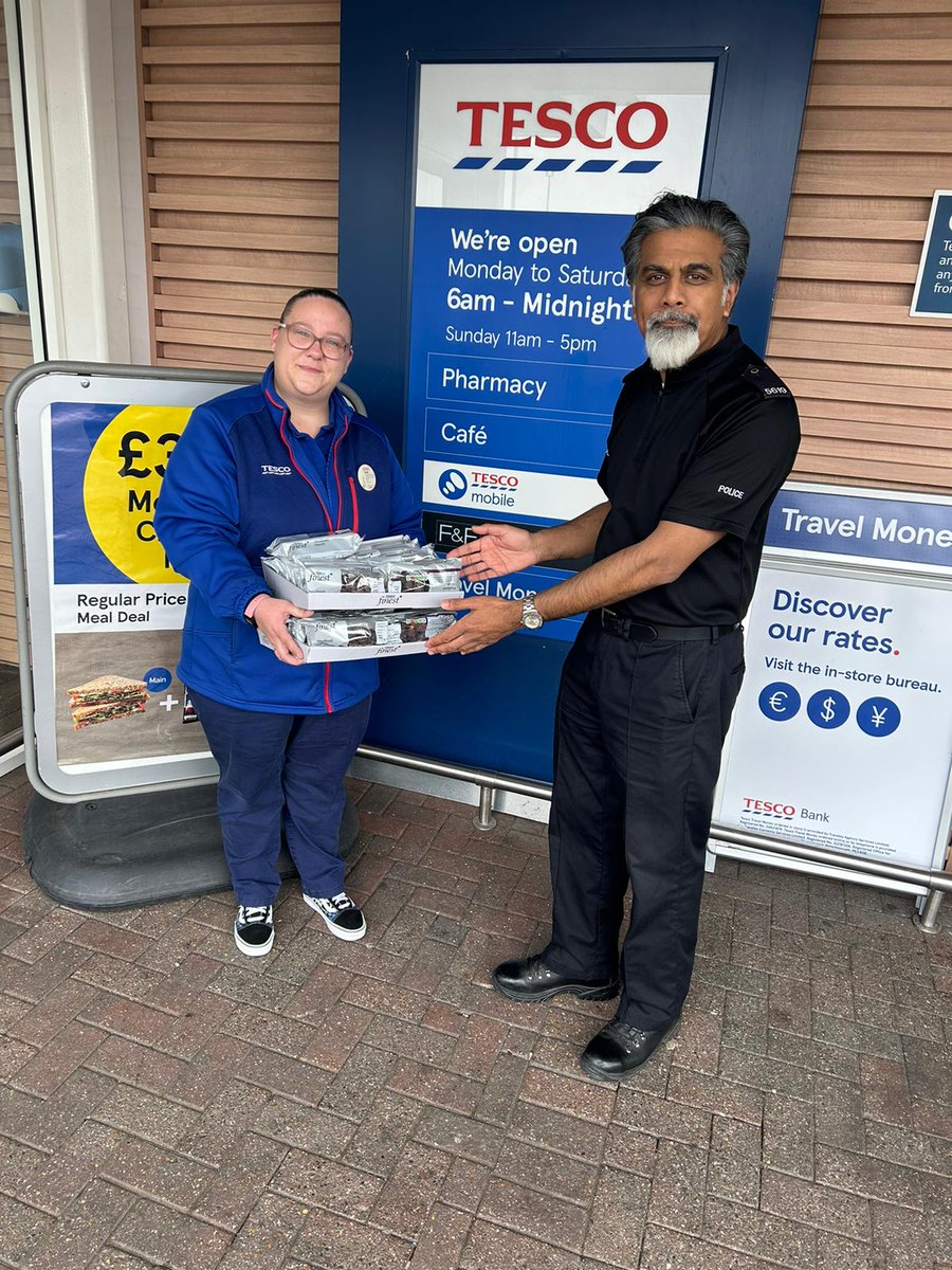 bedscohesion's tweet photo. Thank you to Tesco who have today supplied us with Dates for our local community to help break fast during the Holy month of Ramadan
#TescoCommunity
#CommunityPolicing
#BedfordCommunity https://t.co/XE5c60iCel