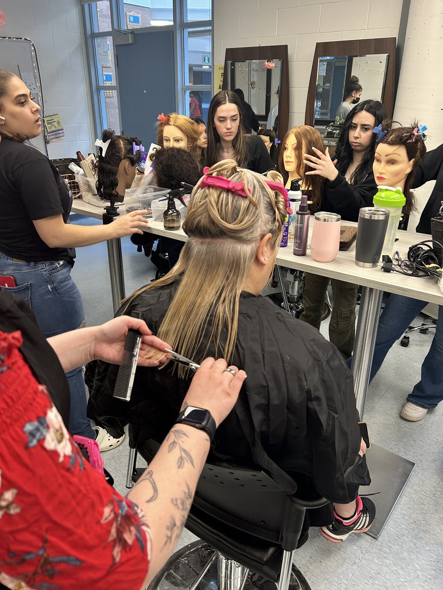 mlle_reeves's tweet photo. The hairstyling class at @HolyTrinityOCSB had a Trinity Alum Marissa Donnelly in yesterday!!! She brought a model with her too!! We were so excited to learn from her about how to properly cut hair &amp; style techniques 🤩 https://t.co/AJjWLfH0lz