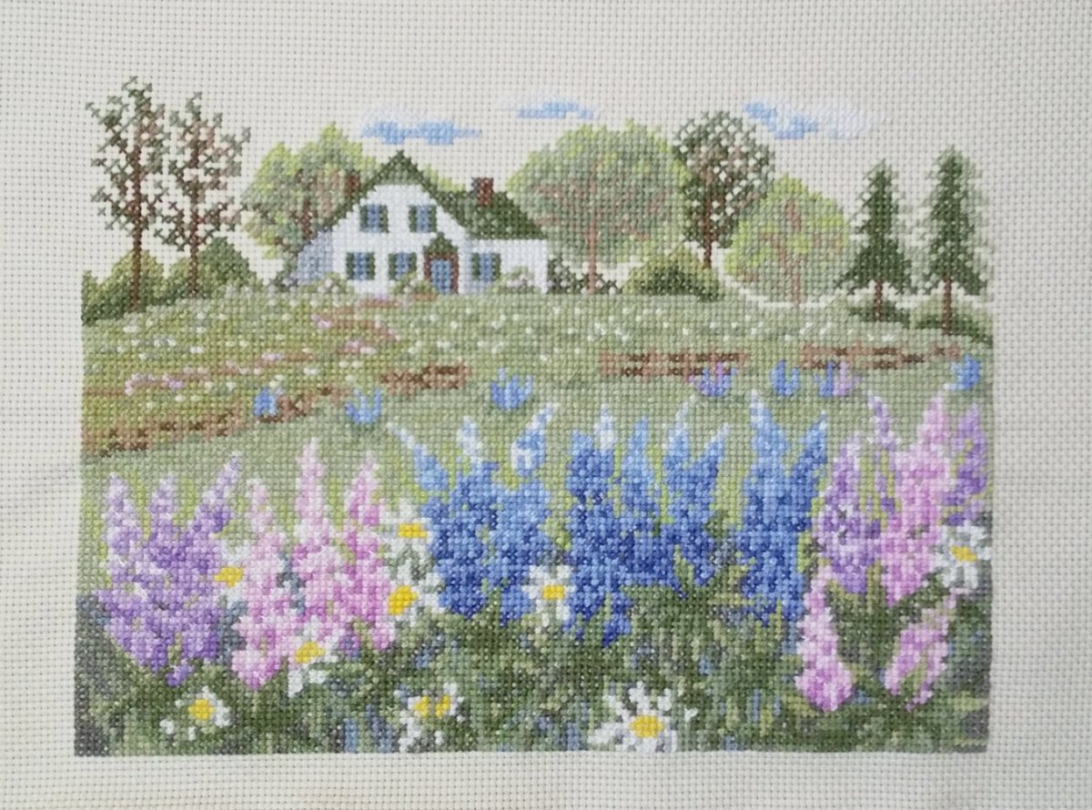 完成しました😊🥀
ルピナスの花咲くアンの家
#クロスステッチ