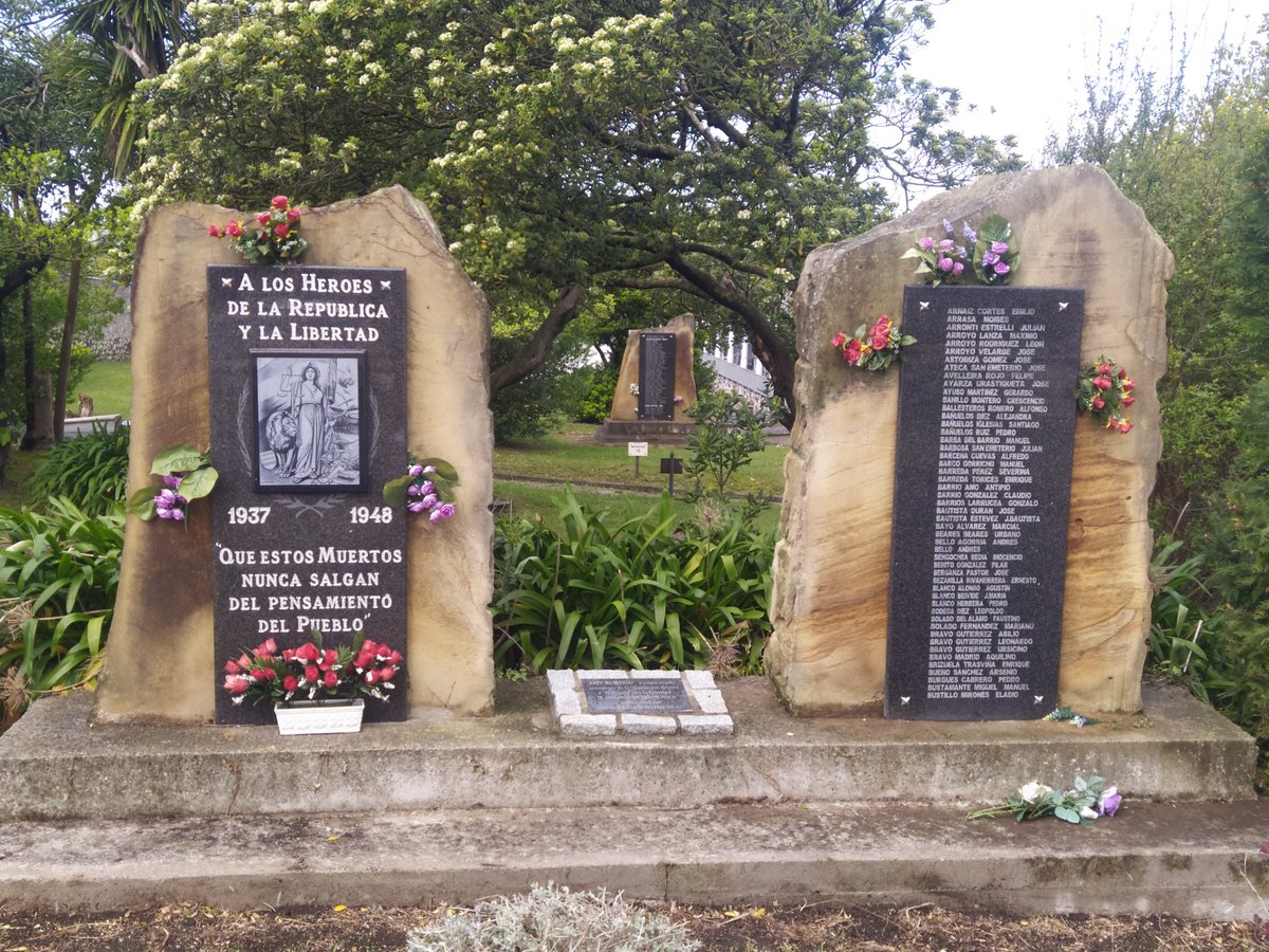 VCanmont's tweet image. #14Abril #SantanderRepublicana #Ciriego Honor y Gloria a los Héroes caídos por la Libertad ❤💛💜